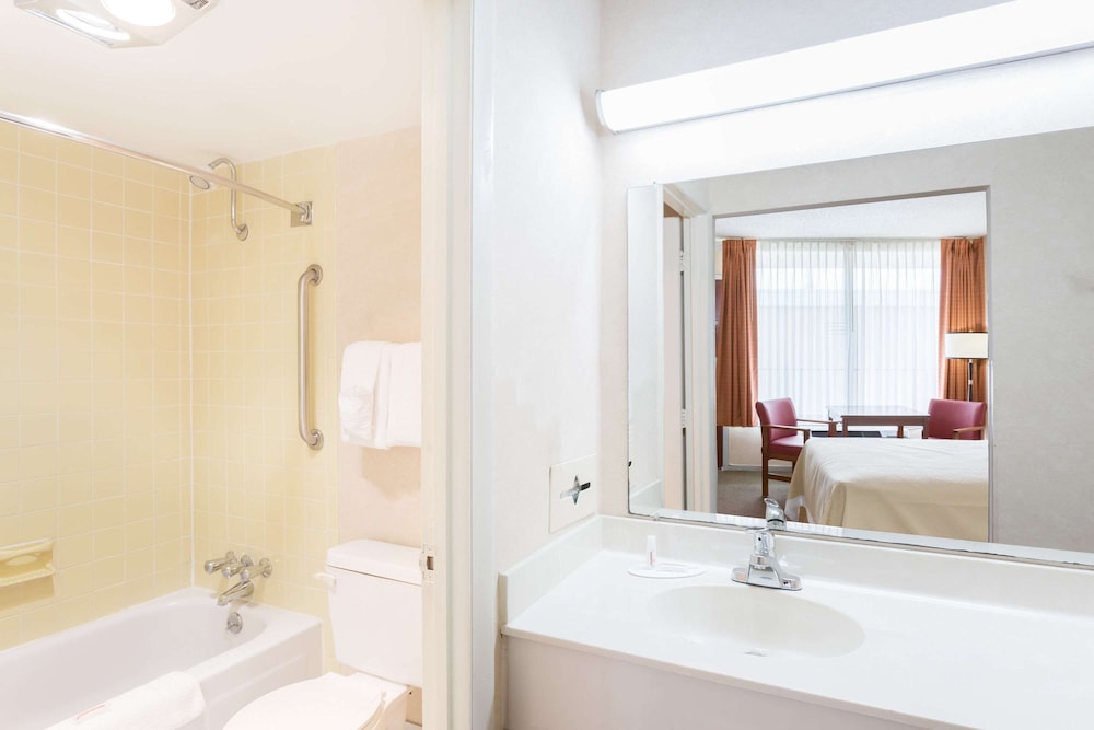 Days Inn by Wyndham Goldsboro 46/53