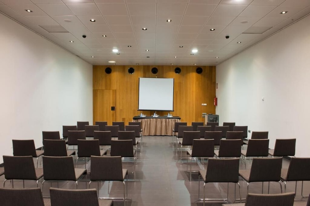 Blu Hotel Puerta De Almansa 39/50