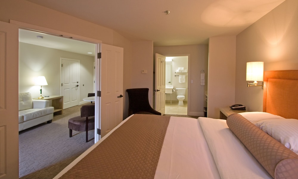 Ashland Hills Hotel Suites 17/51