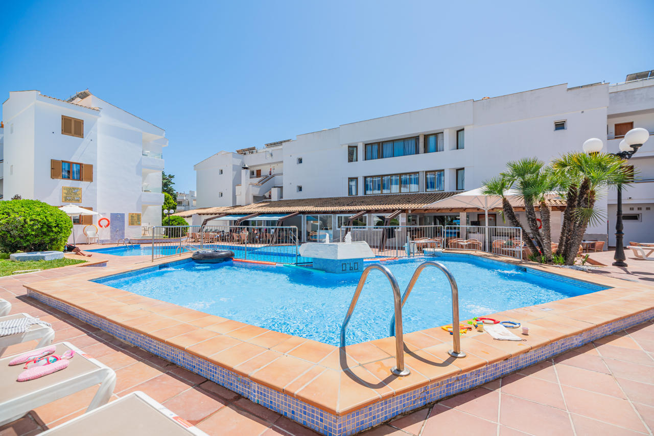 Aparthotel Flora 61/63