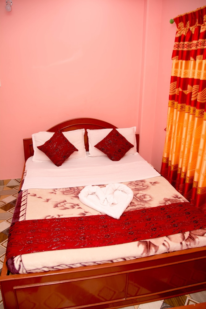 Mount Blue Tourist Hostel 10/23