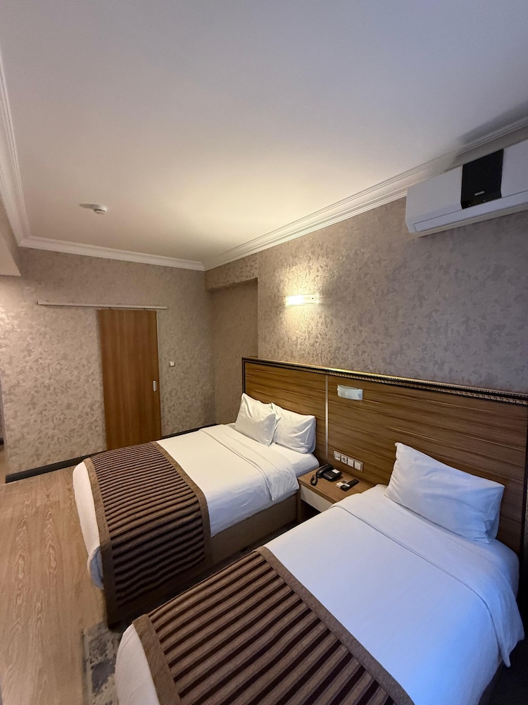 Buyuk Hotel 22/50