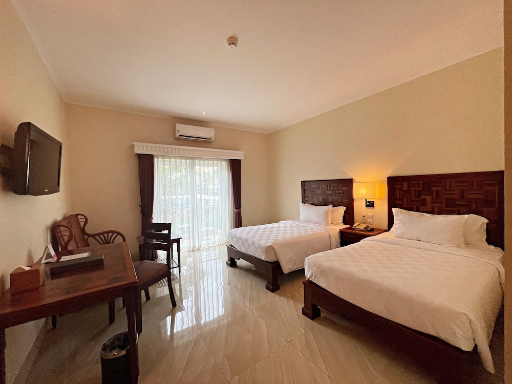 SUPERIOR, TWIN BEDS, GARDEN VIEW