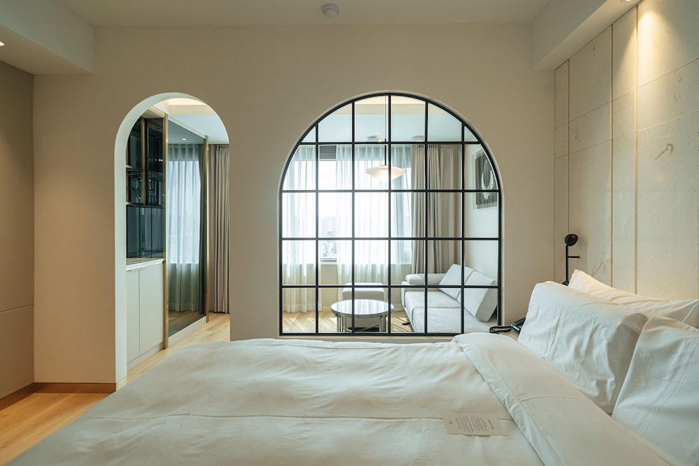 ELIENA Hotel 24/63