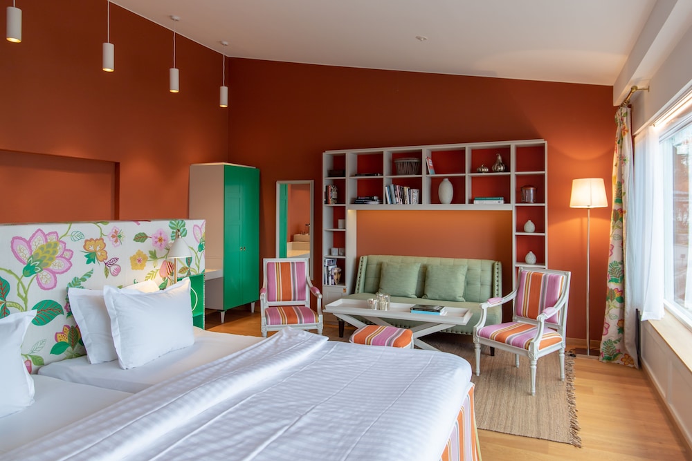 PANORAMIC, SUITE, KING BED, OCEAN FRONT