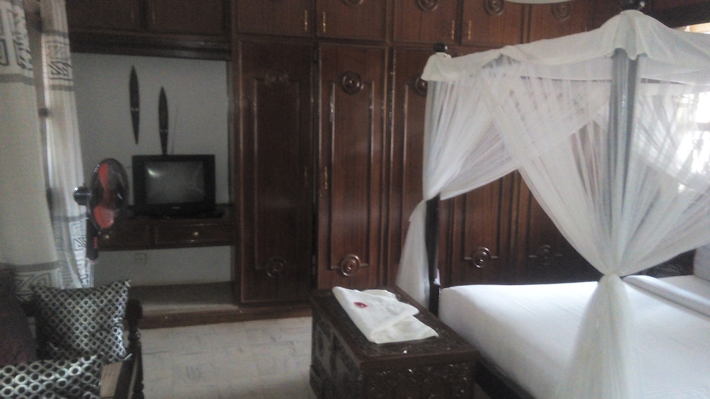 Twiga Sanctuary Resort 4/14