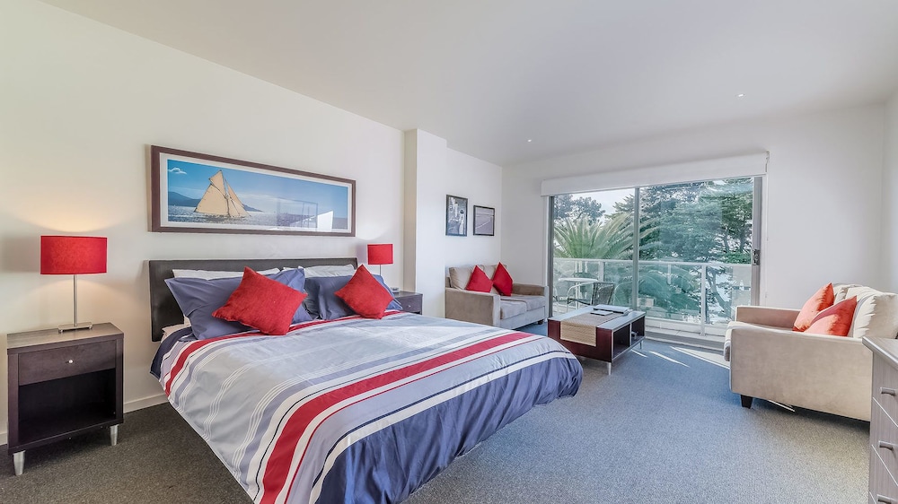 The Waves Serviced Apartments 13/52