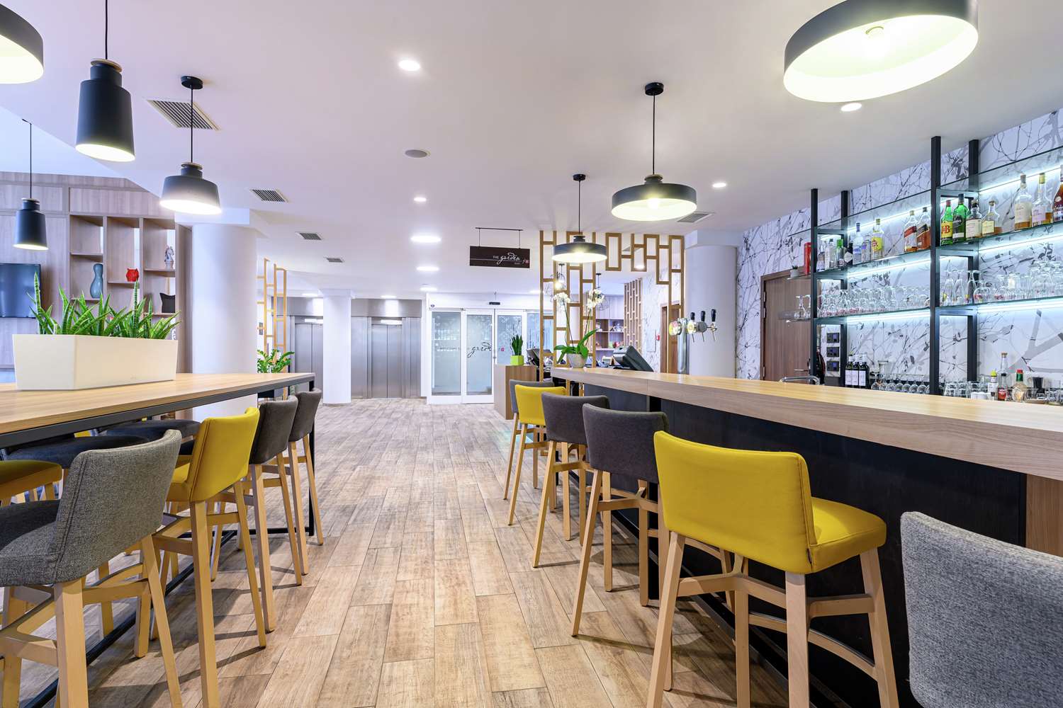 restaurant cafeteria