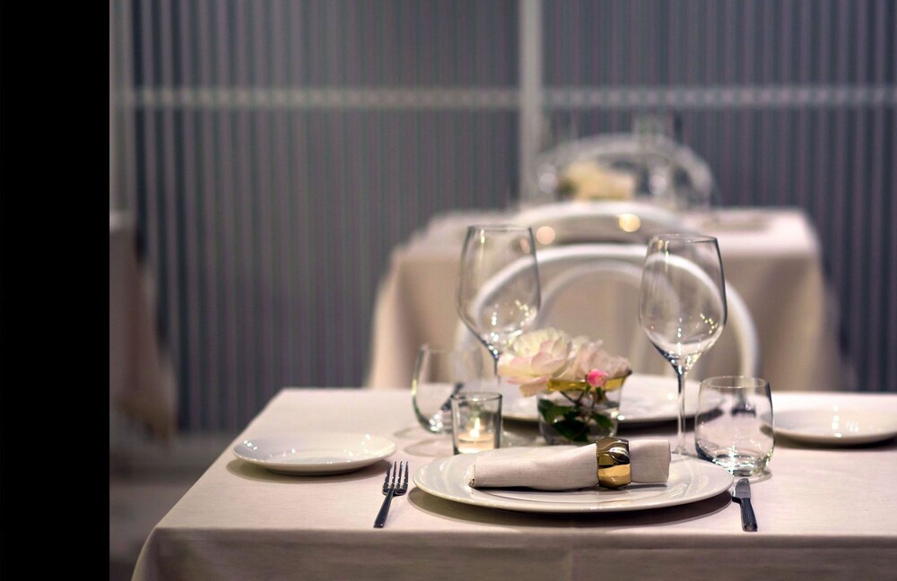 Tale Restaurant & Suite 66/75
