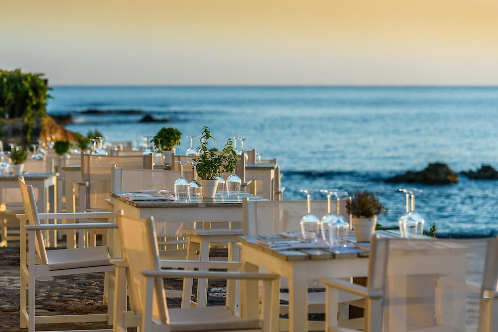 Cretan Blue Beach Hotel 52/57