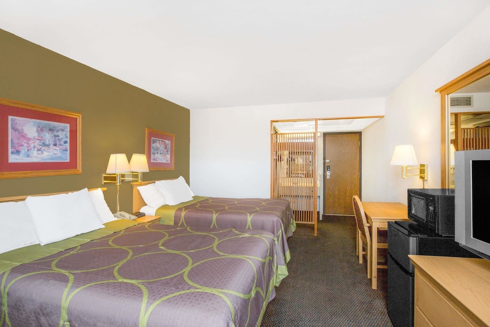 Super 8 By Wyndham Blytheville 8/13