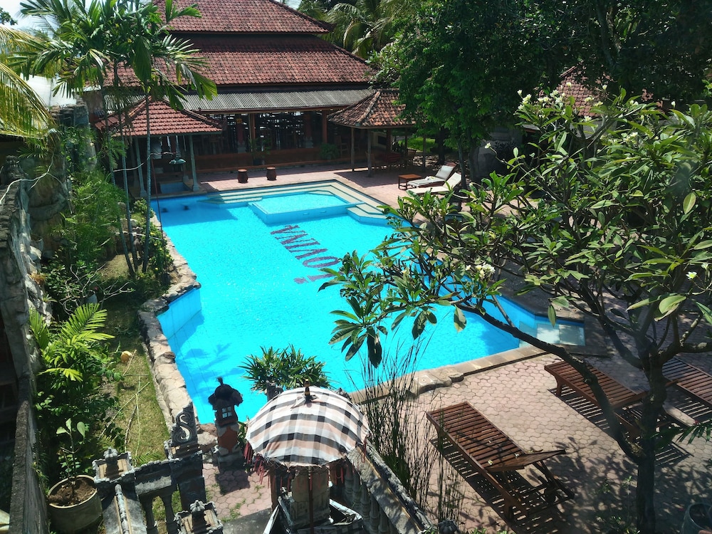 Lovina Beach Hotel 11/65