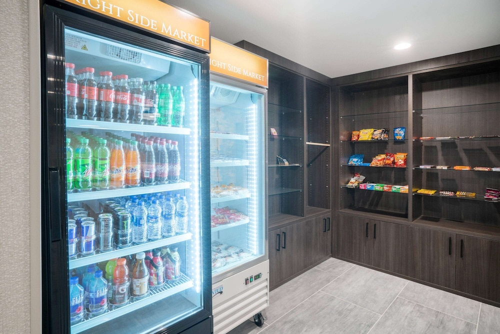 La Quinta Inn and Suites by Wyndham Montgomery 22/50