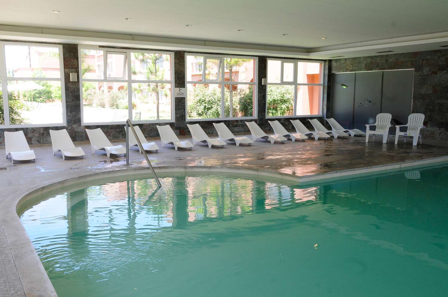 Howard Johnson by Wyndham Funes 40/67
