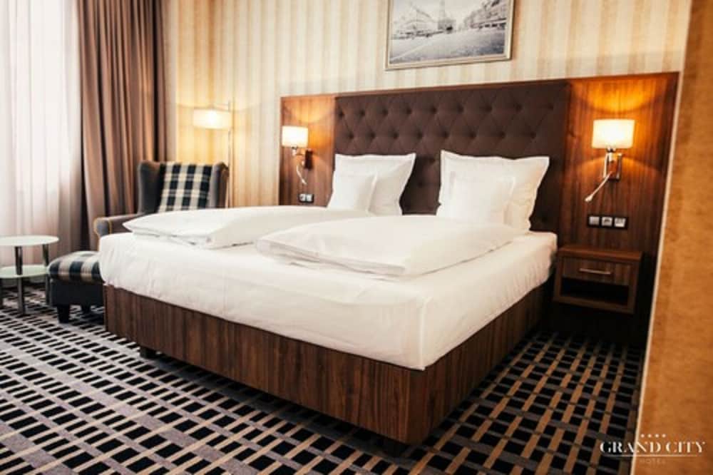 STANDARD, DOUBLE BED