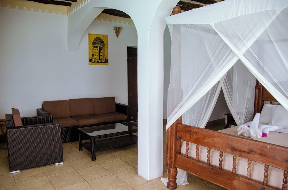 Langi Langi Beach Bungalows 12/47