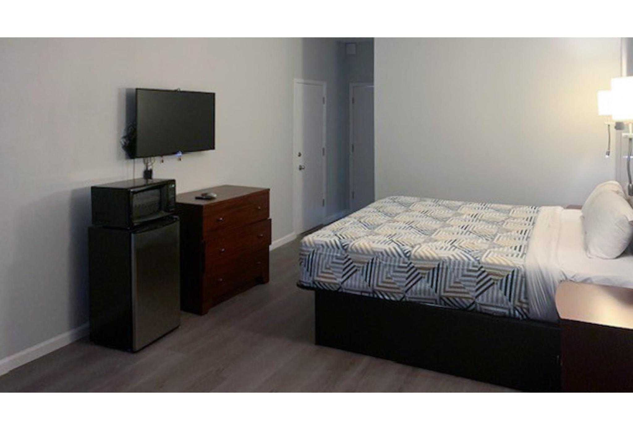 1 King Bed Suite, Nsmk, Micfridge, Sofa-Bed