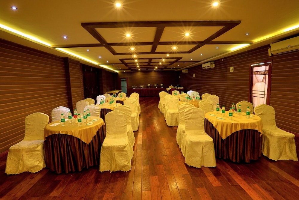 JalMahal Resort &amp; Spa 55/72