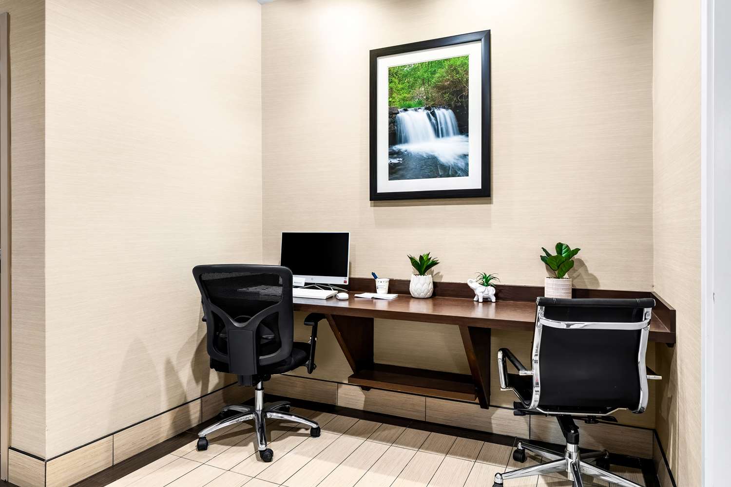 SureStay Plus by Best Western Reading North 18/26