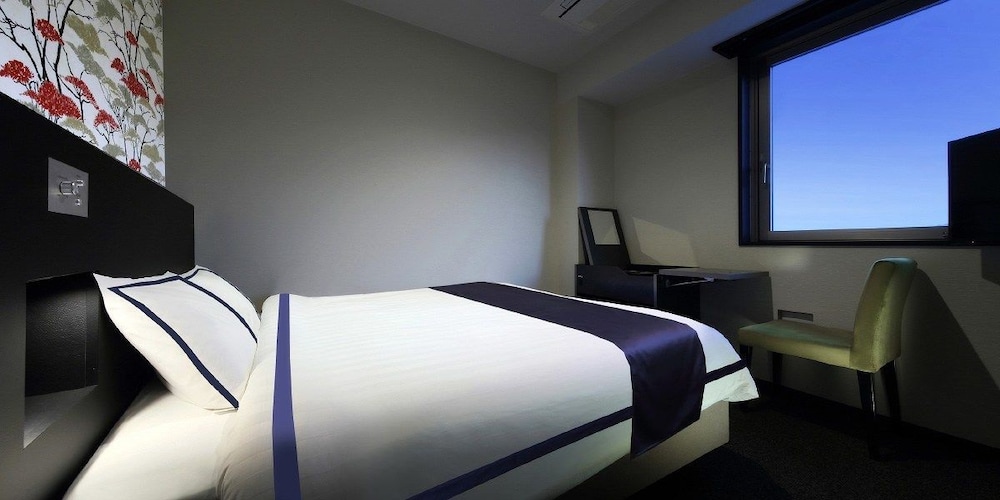 Room, Queen Bed, Sky Floor