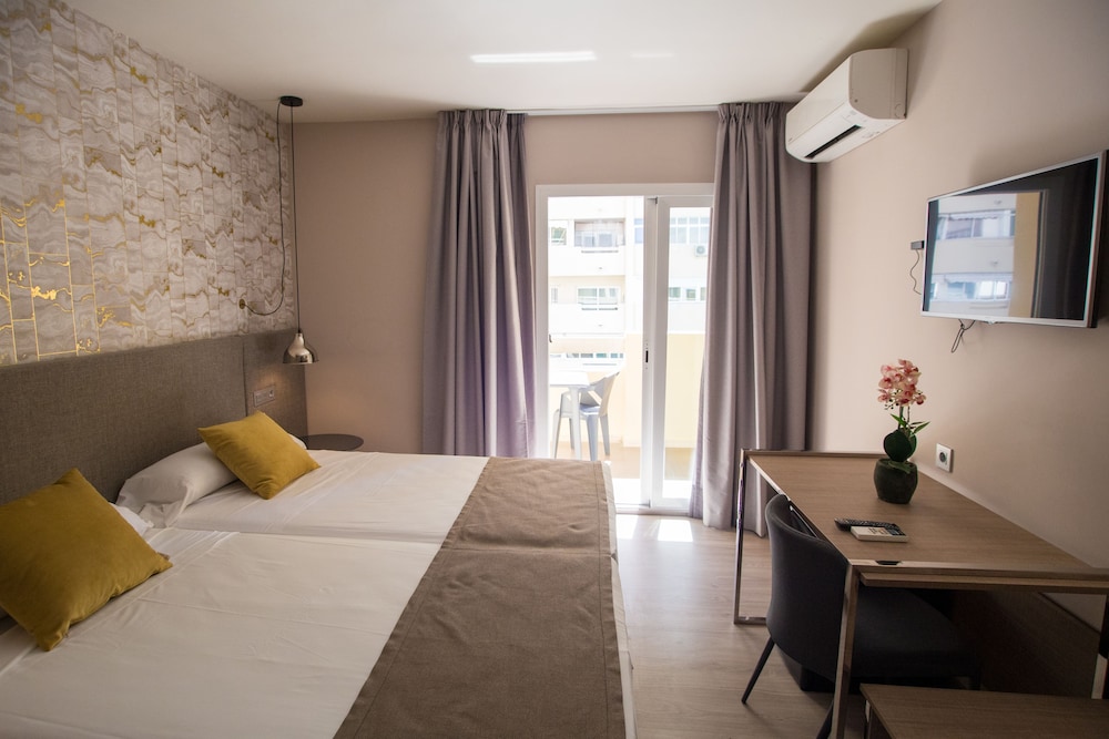 Ona Marbella Inn 10/40
