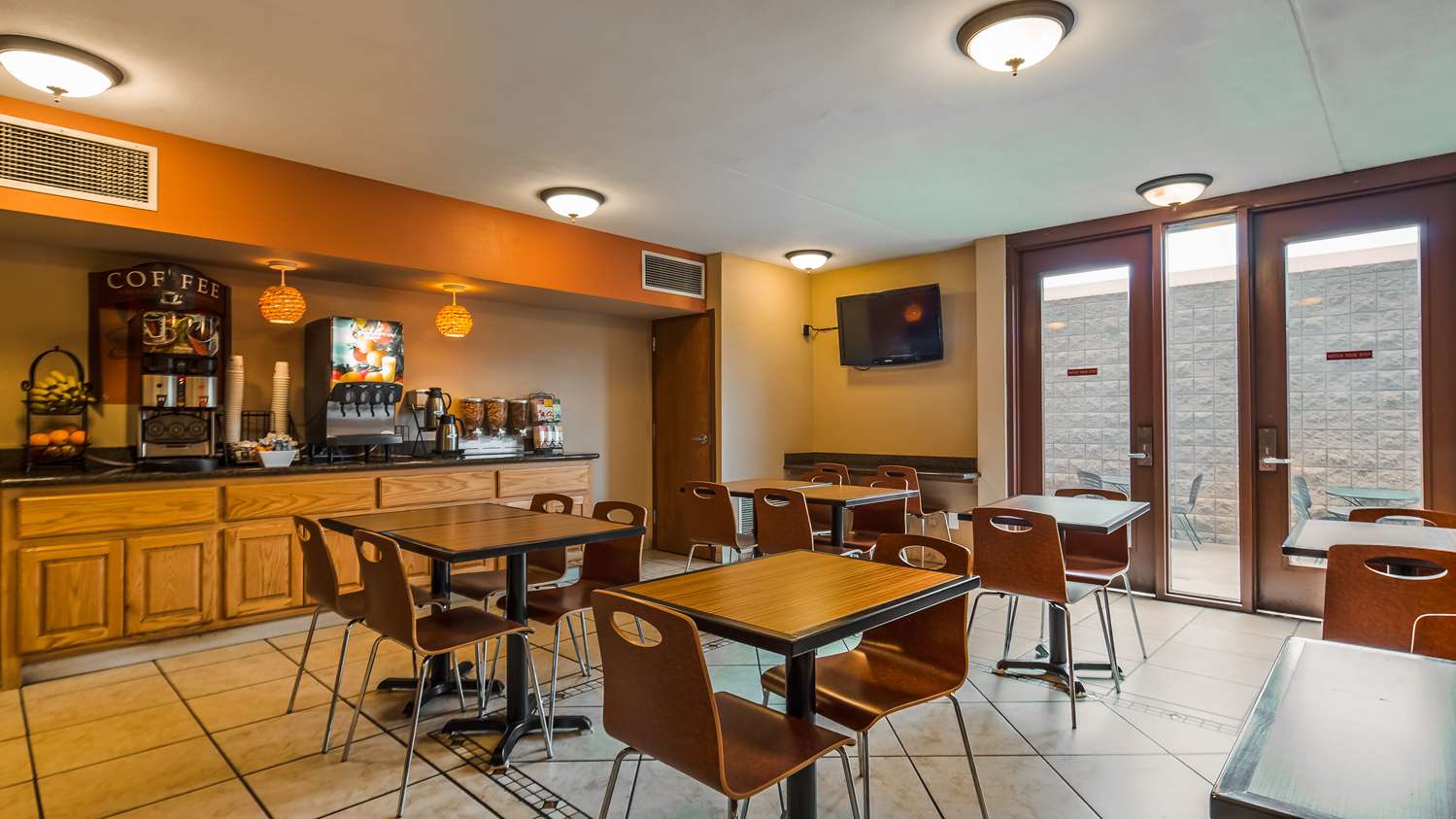 Holiday Inn Express & Suites Phoenix-Tempe 13/22