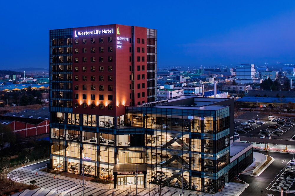 WesternLife Hotel 1/24