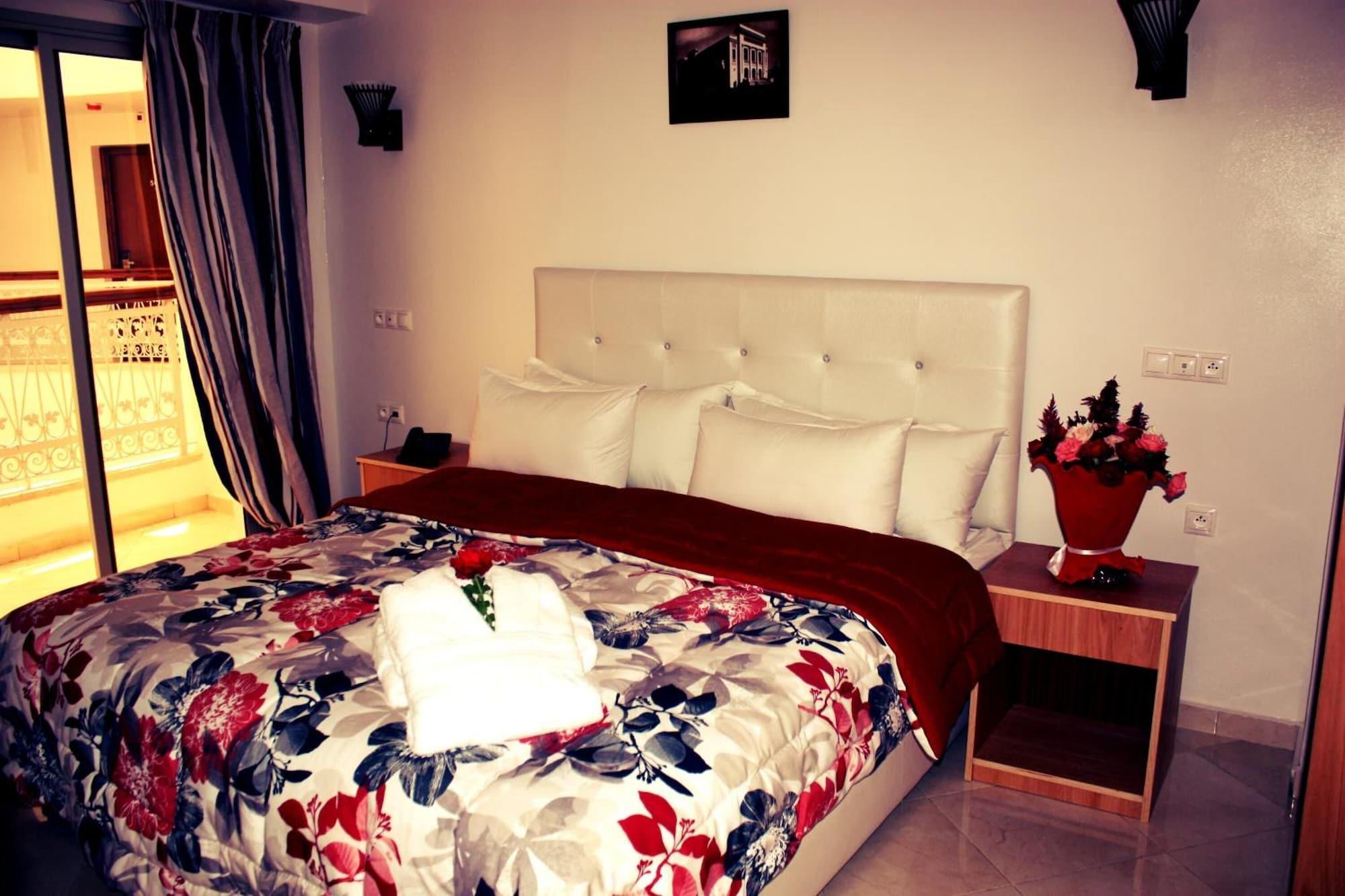 La Place Hotel 11/43