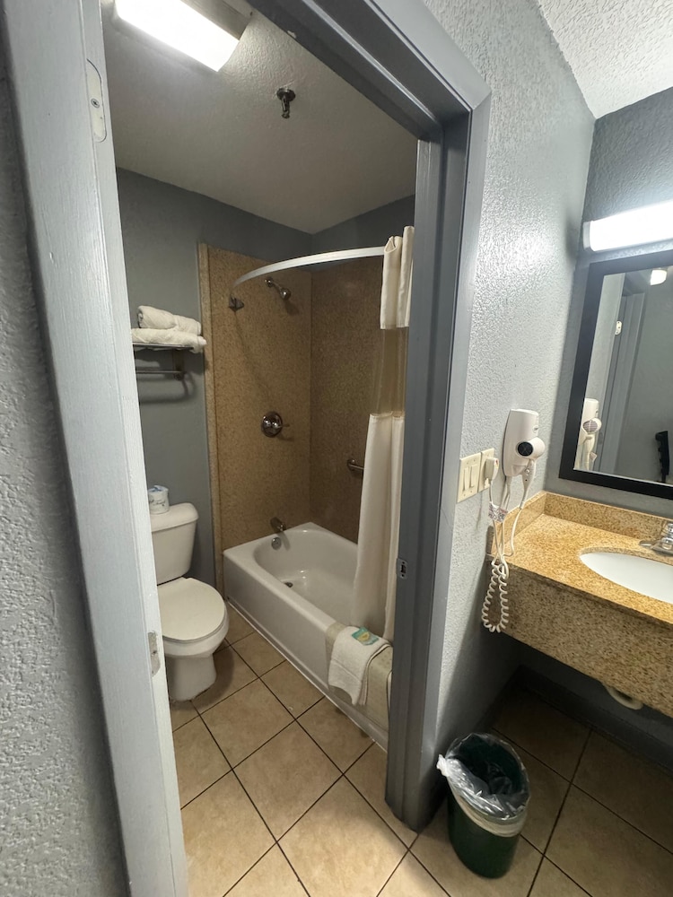 Budget Inn Sanford 38/40