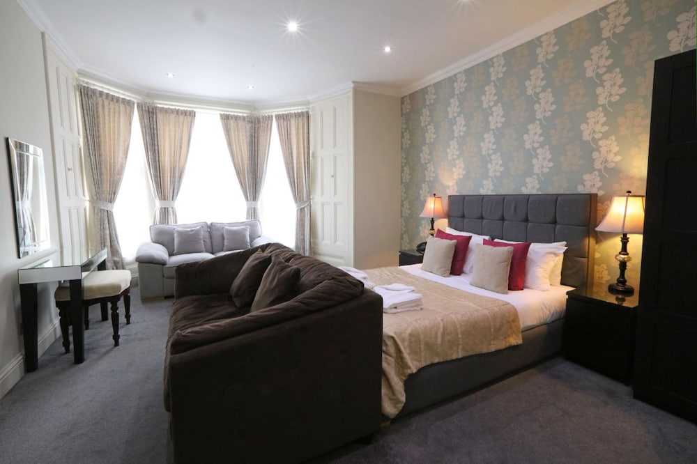 EXECUTIVE, SUITE