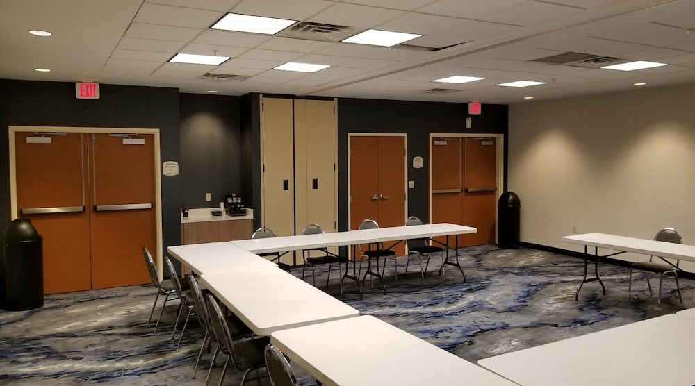 Fairfield Inn Suites By Marriott Mt Vernon Rend Lake 38/39