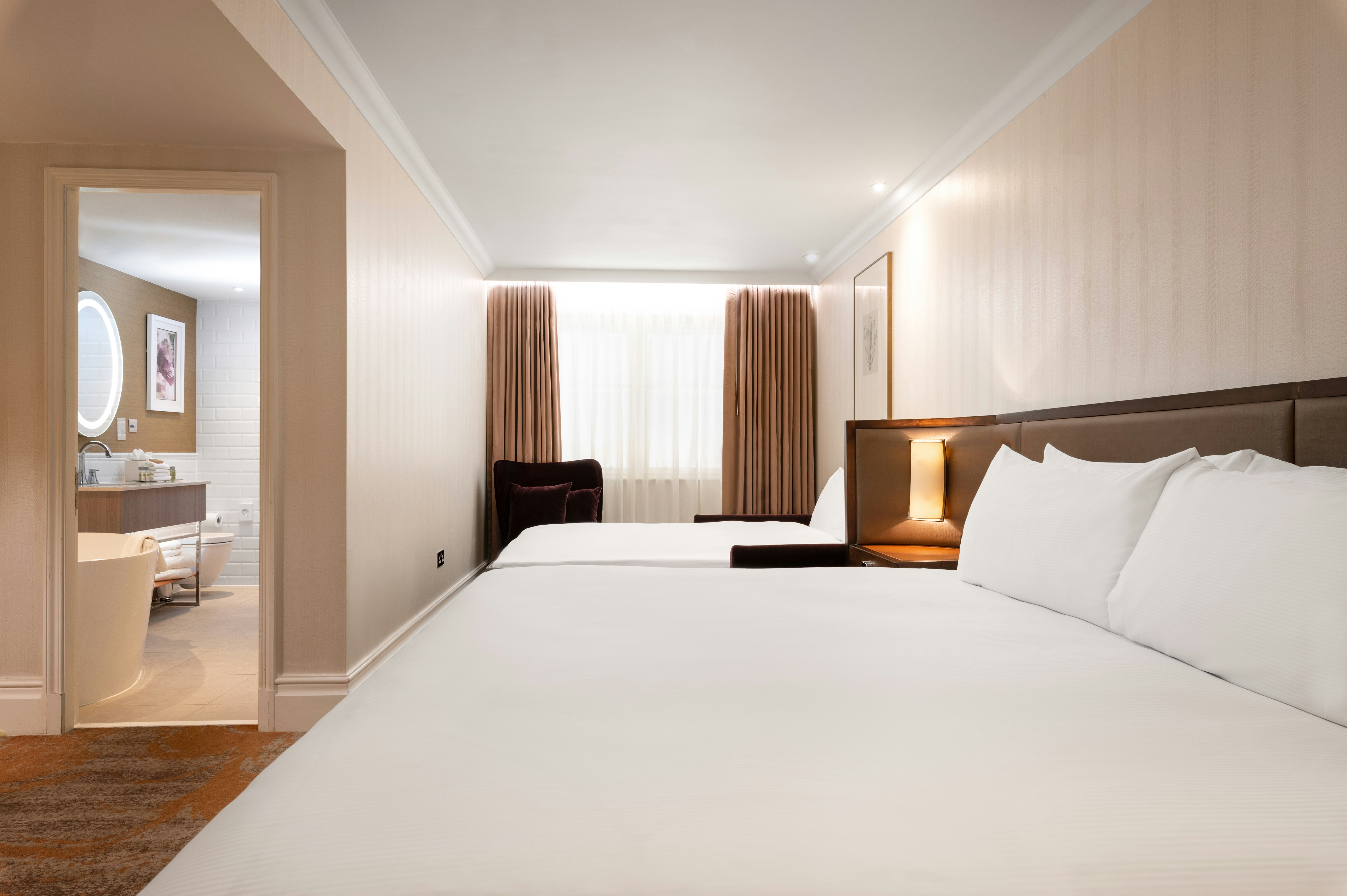 GRAND SUPERIOR, KING BED, SOFA