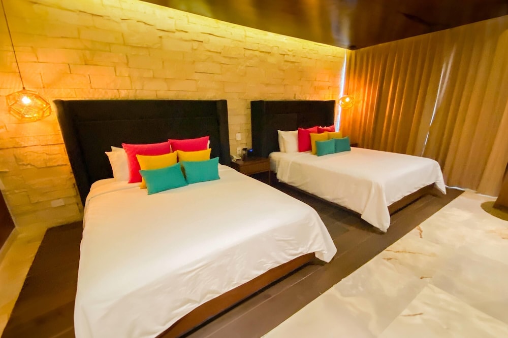 JUNIOR SUITE, 2 DOUBLE BEDS
