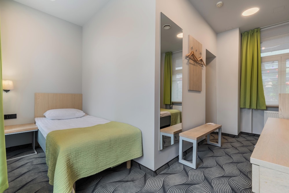 ECONOMY, TWIN BEDS
