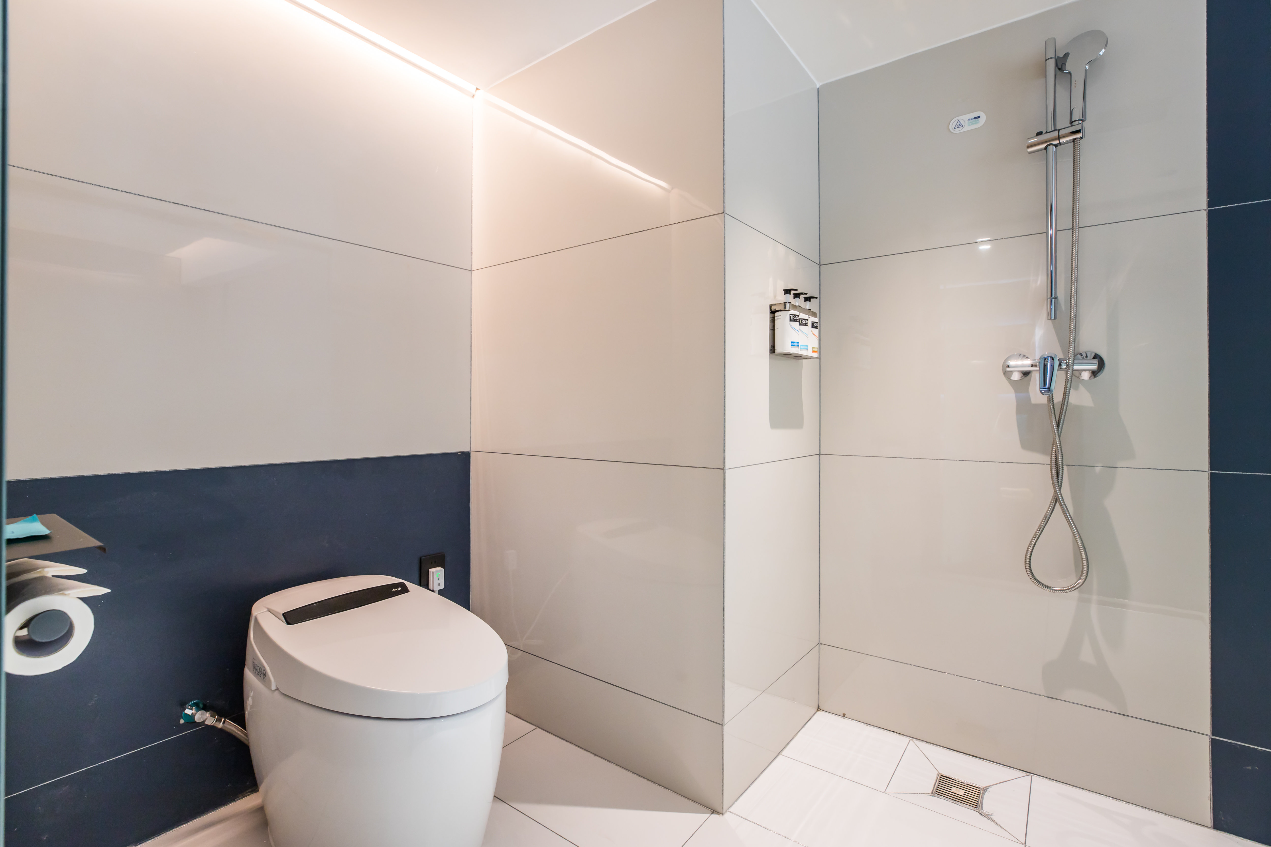 HOLIDAY INN EXPRESS CHENGDE DOWNTOWN 83/86