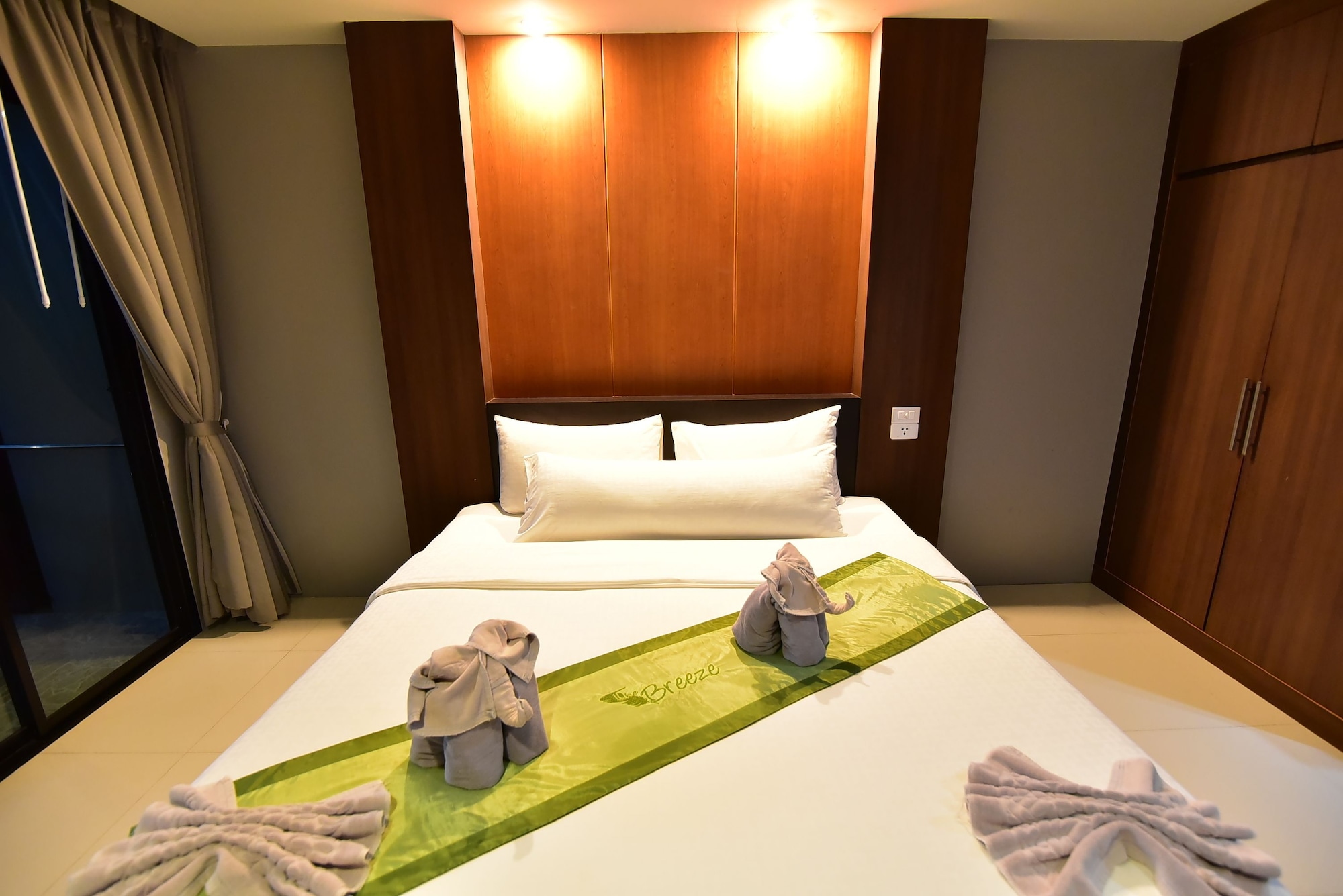 DELUXE, DOUBLE BED, NO VIEW, BALCONY