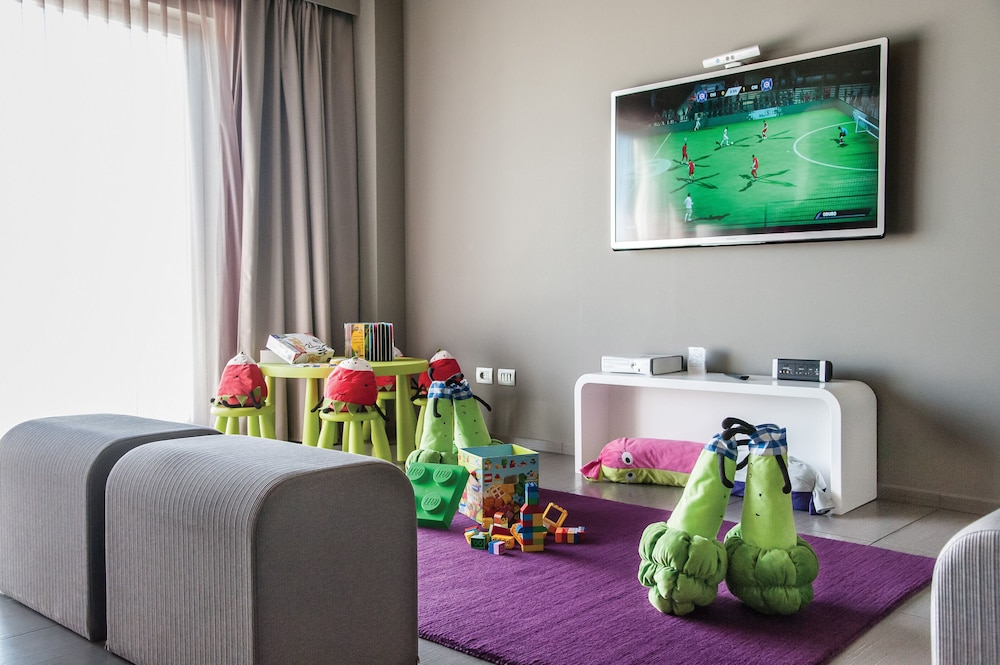 8piuhotel 42/50