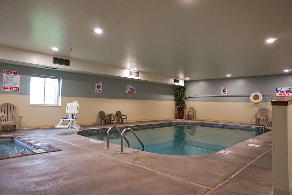 Quality Inn Suites Watertown 9/23