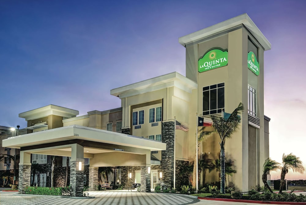 La Quinta Inn & Suites by Wyndham Corpus Christi - Portland 1/43