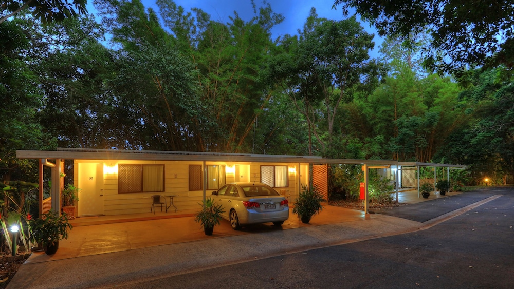 ATHERTON HINTERLAND MOTEL 36/40
