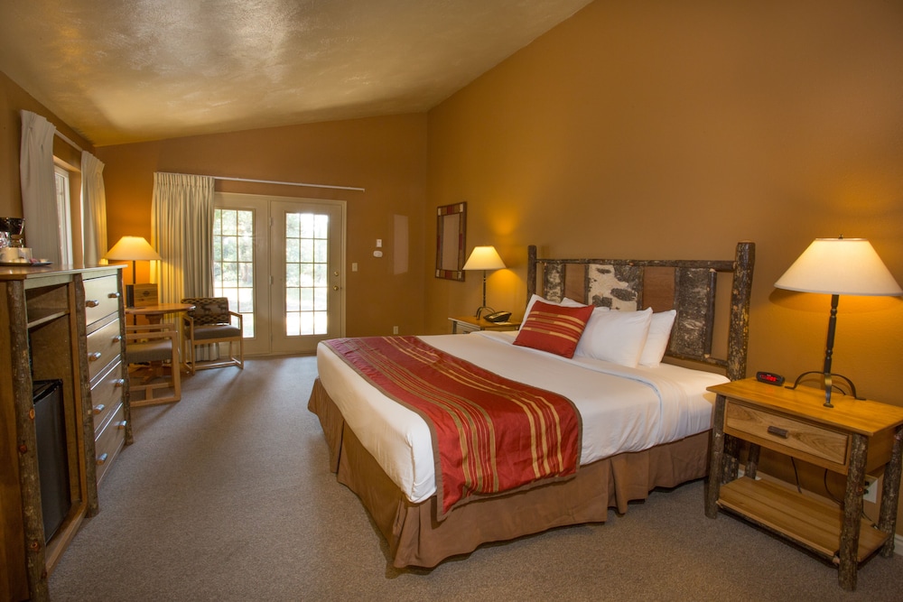 Headwaters Lodge And Cabins At Flagg Ranch 16/55