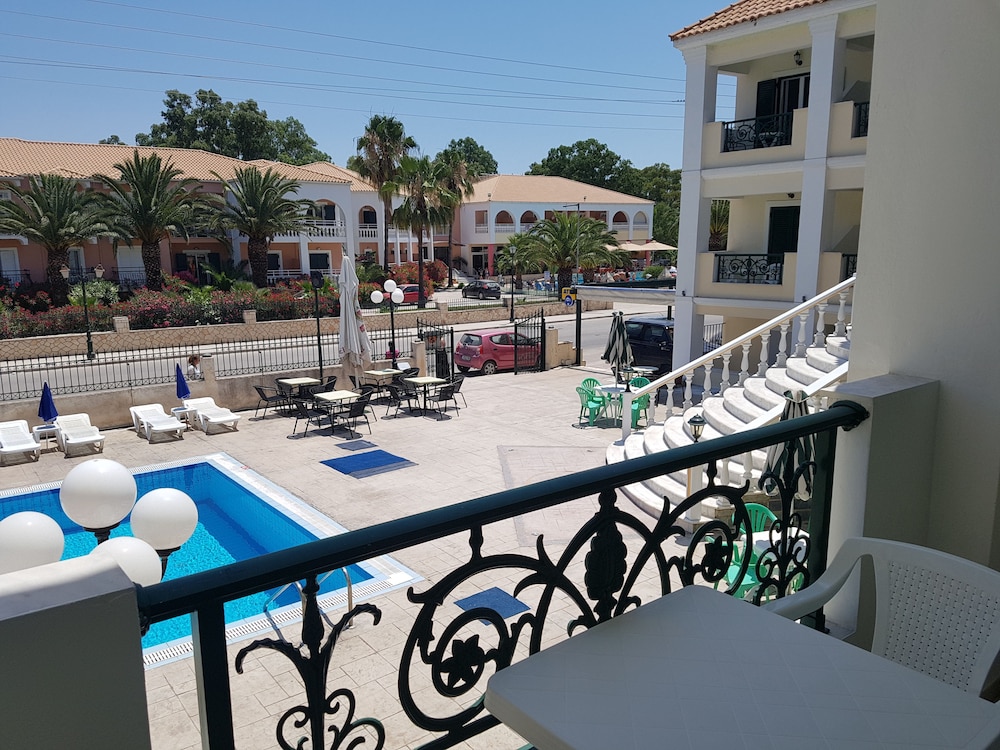 Aphrodite Hotel 33/34