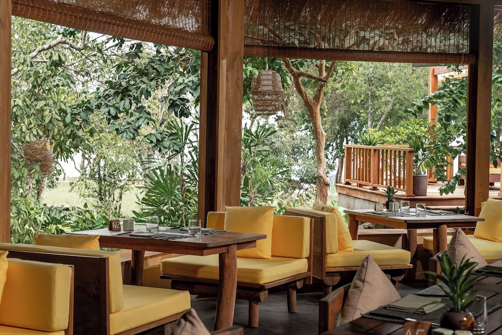 Green Bay Phu Quoc Resort & Spa 38/48