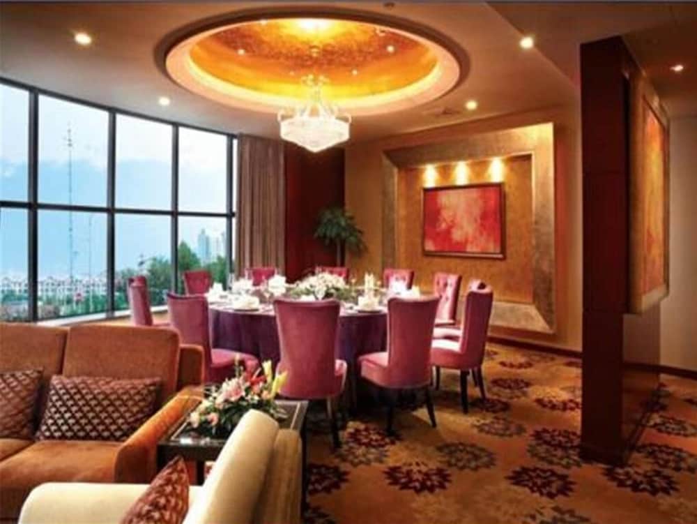 Yuloon Hotel Shanghai 31/35