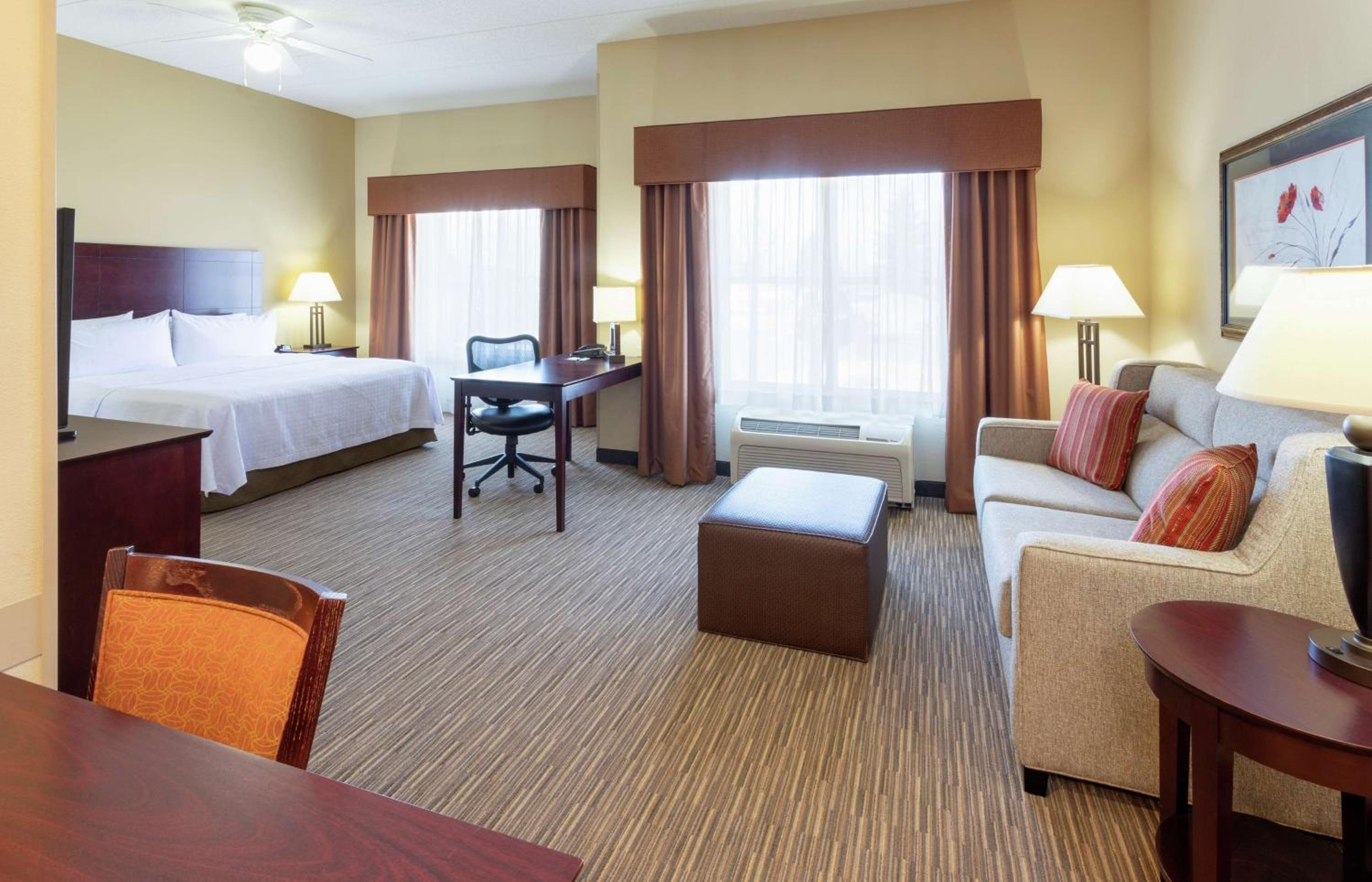 Suite, King Bed, Sofa, Accessible