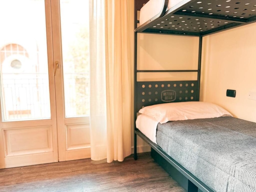 MIXED DORM, 8 BEDS