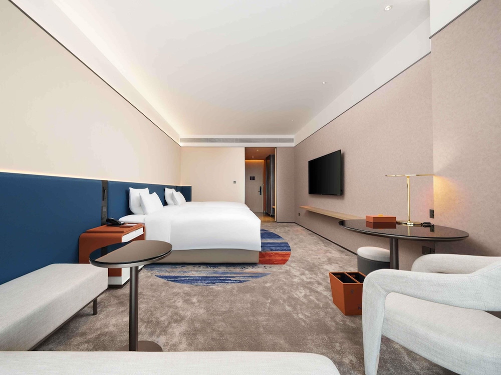 STANDARD, TWIN BEDS, CITY VIEW