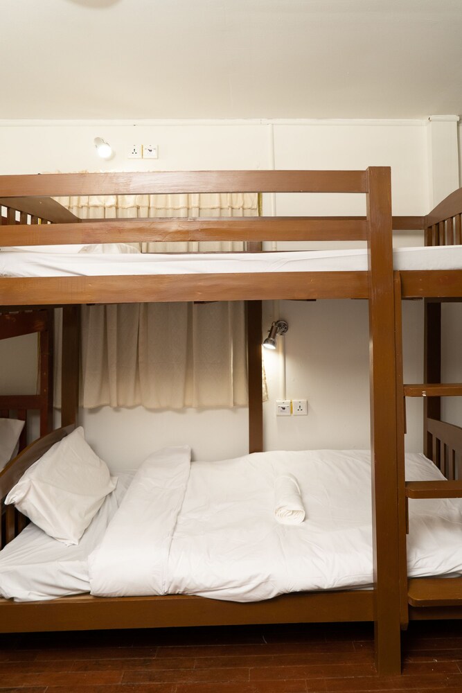 MIXED DORM, 10 BEDS, SHARED BATHROOM
