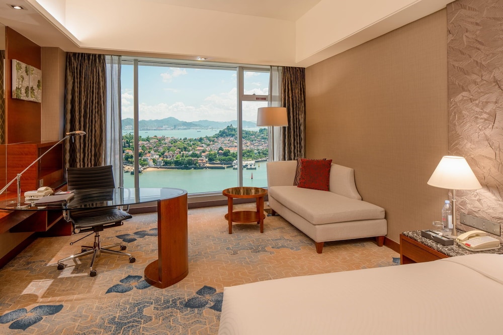 Swiss Grand Xiamen 35/50