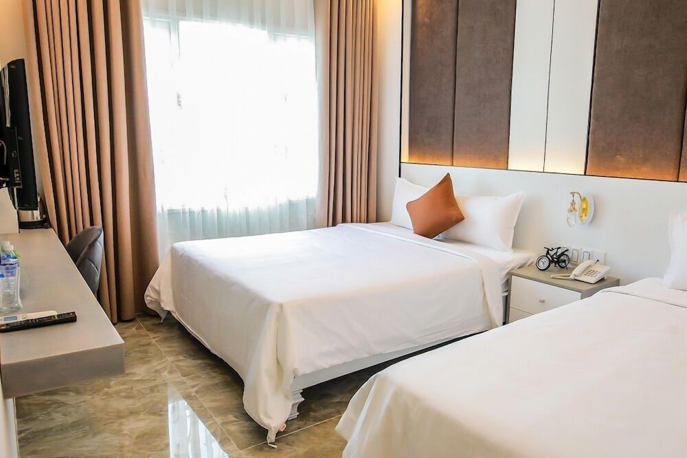 ROOM, DOUBLE OR TWIN BED